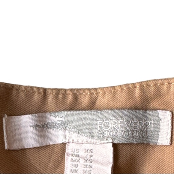 FOREVER 21 XS Contemporary Tan Brown Cargo Shorts BNWOT - Picture 3 of 3